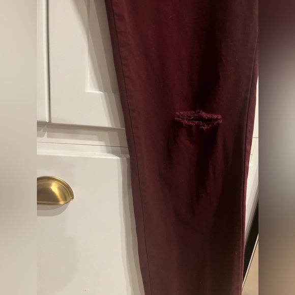 Men’s Old Navy maroon chino pants 36x34 w/ hole - Picture 3 of 8